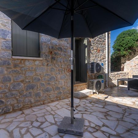 Vina'S Stone House Limeni Exterior foto