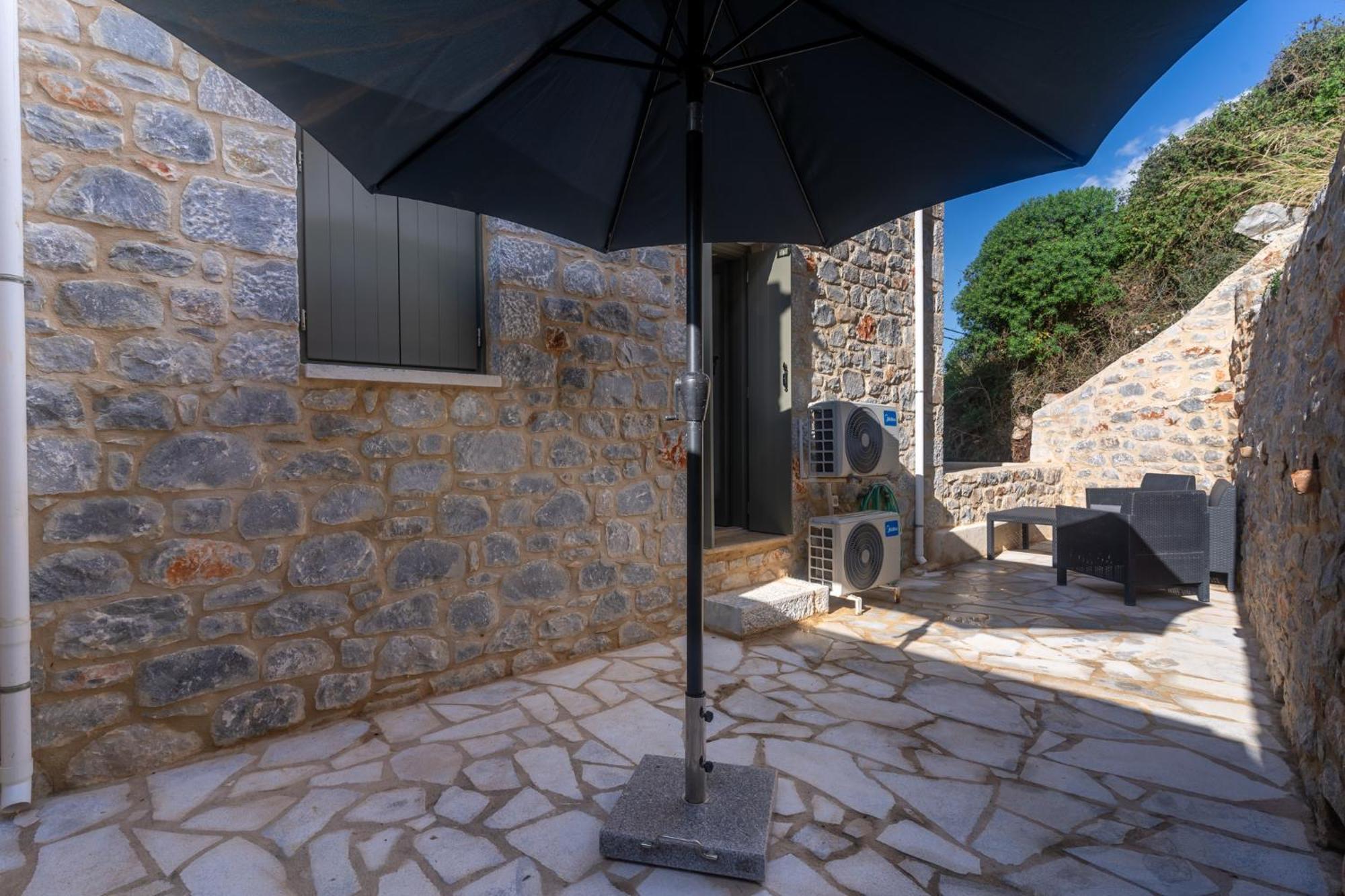 Vina'S Stone House Limeni Exterior foto
