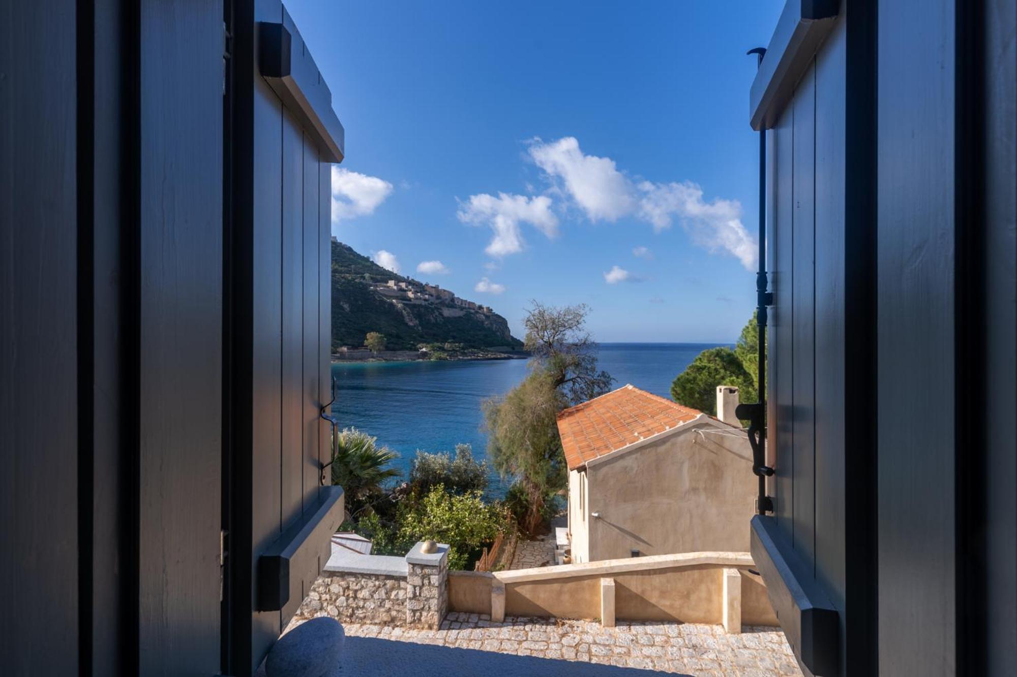 Vina'S Stone House Limeni Exterior foto