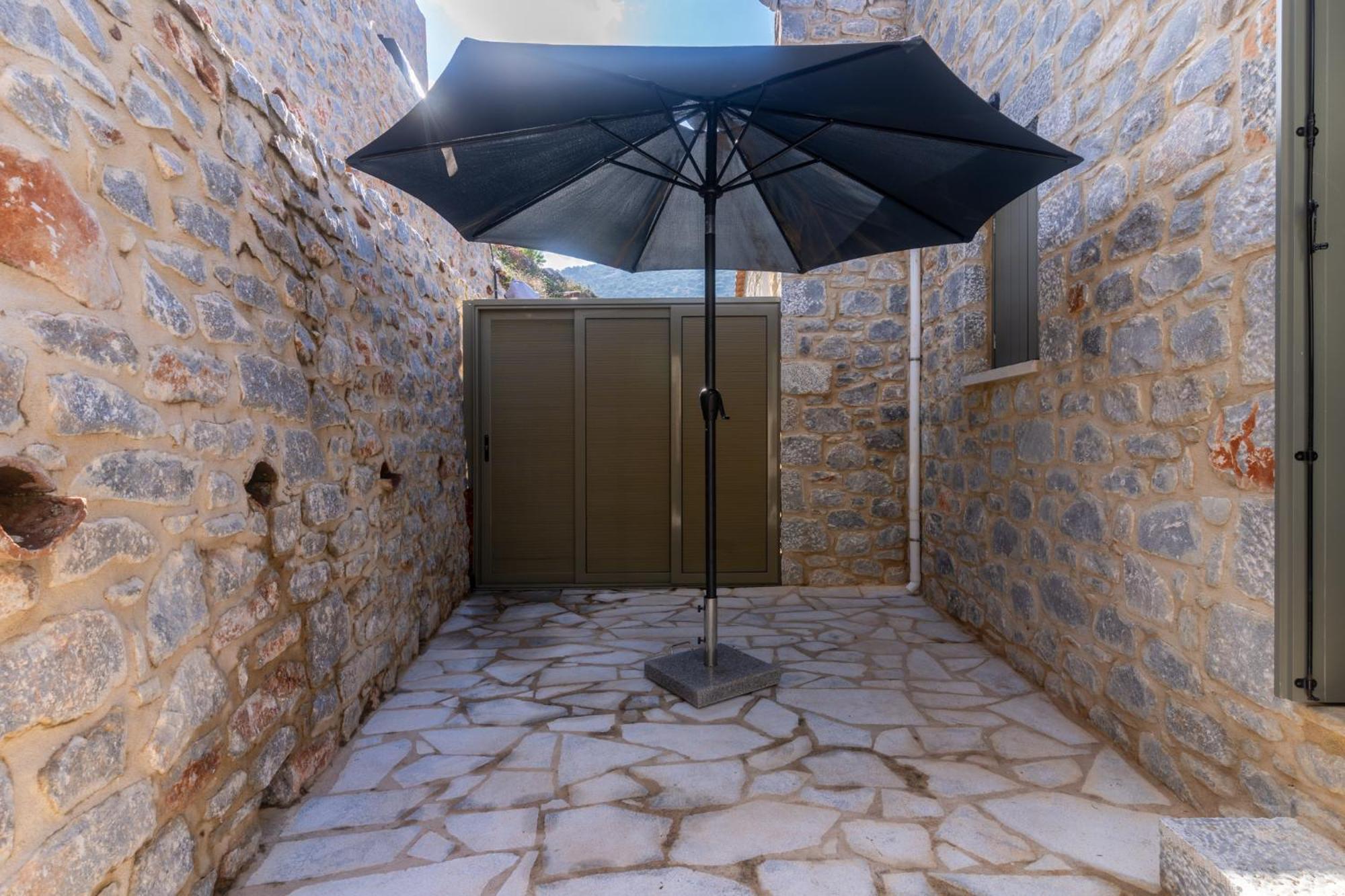 Vina'S Stone House Limeni Exterior foto
