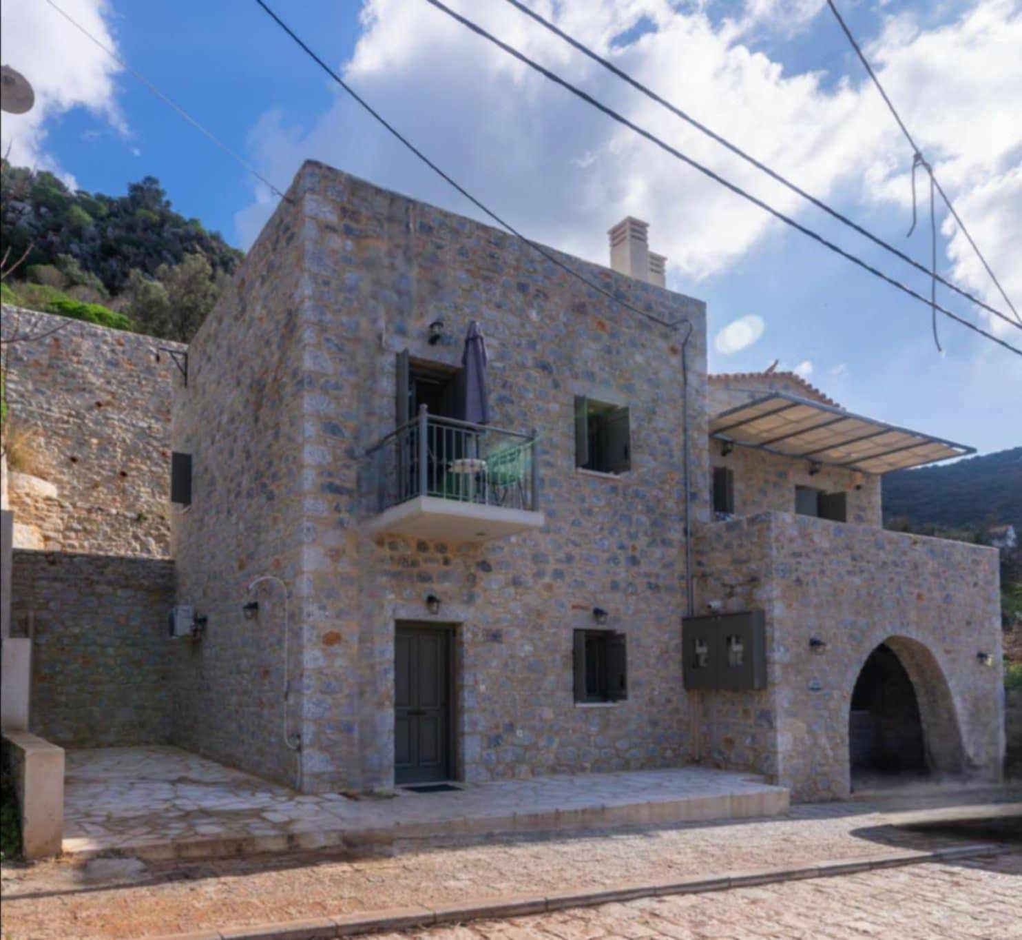 Vina'S Stone House Limeni Exterior foto